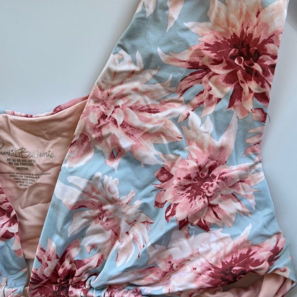 Frankie's Bikinis‎ Floral Bikini Top - Picture 2 of 6